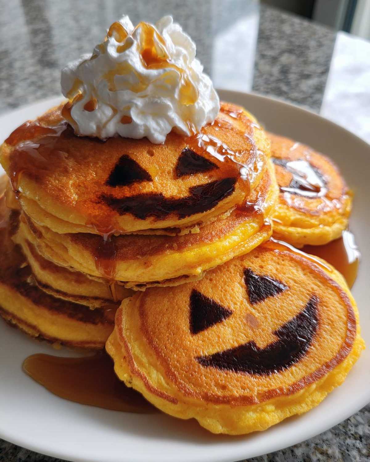 Jack-O'-Lantern Pancakes (Halloween Breakfast) - detail 1