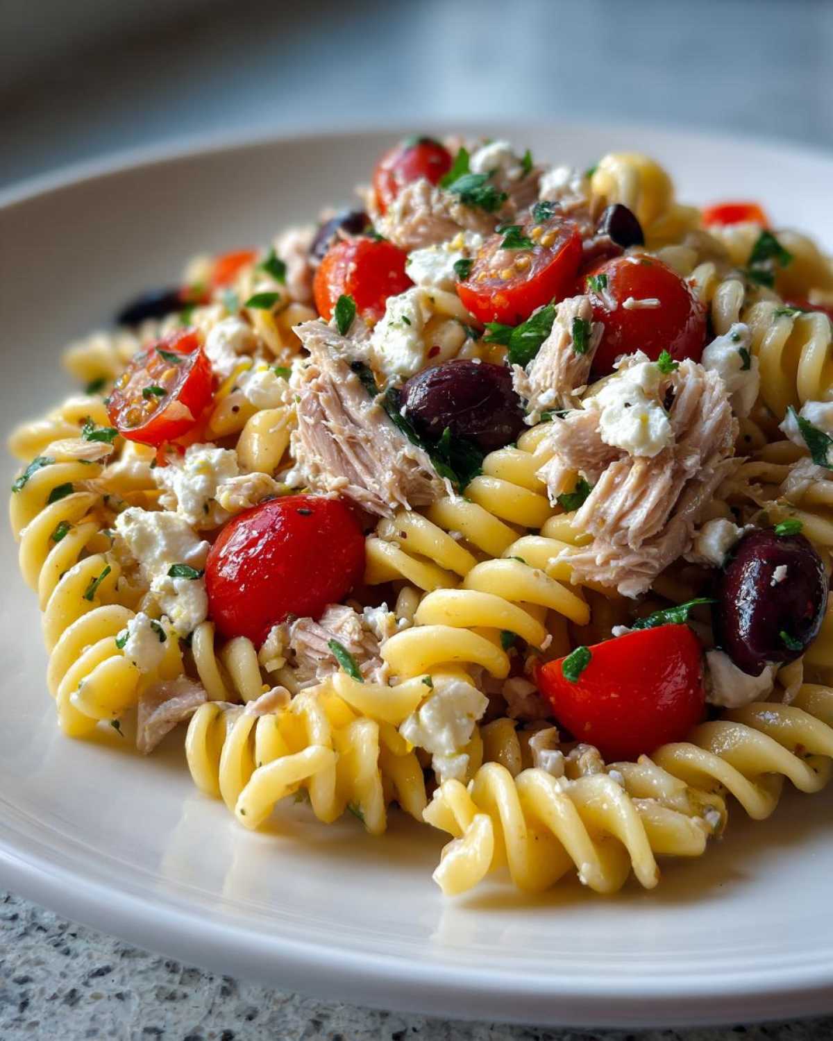 Mediterranean tuna pasta salad - detail 1