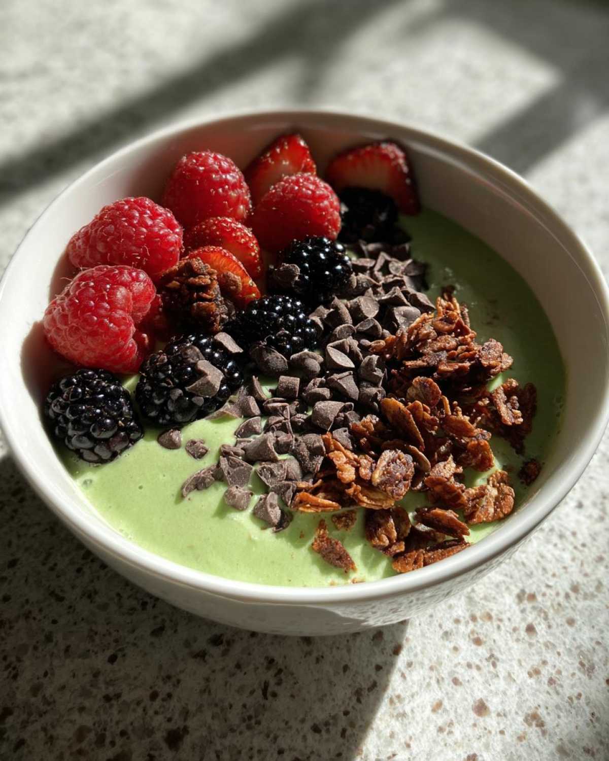 Mint Chocolate Chip Smoothie Bowl - detail 1